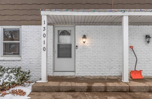 Burnsville House | Charming 4BR Family Home in Burnsville