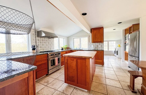 Polpis House | Charming 6-bedroom farmhouse on Nantucket - sleeps 12