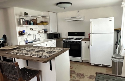 Las Vegas House | Charming adobe casita 1block from Plaza