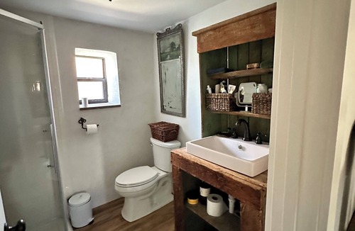 Las Vegas House | Charming adobe casita 1block from Plaza