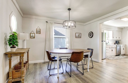 Appleton House | Charming Appleton Getaway ~ 3 Mi to Downtown!