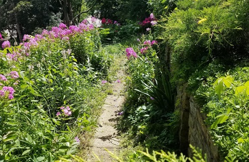 Northfield Bed & Breakfast | Charming bed & breakfast in lovely Northfield with WiFi, AC
