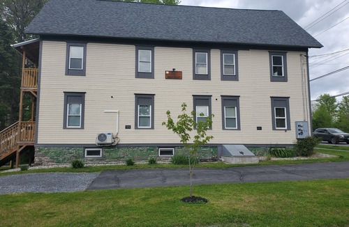 Whitehall House | Charming building with 1 bedroom and AC, WiFi in serene Whitehall