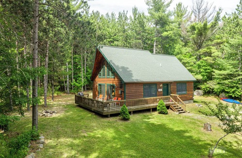 Wilmington House | Charming Cabin accommodates 8 people, 2 miles from Whiteface Mountain and 11 miles from Lake Placid