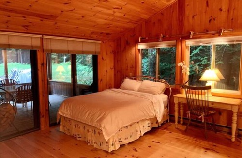 Sandisfield House | Charming Cabin in The Berkshires- Lake, Tennis, PickleBall, Hiking