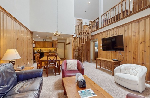 Angel Fire Condo | Charming condo sweeping views, near sledding & skiing