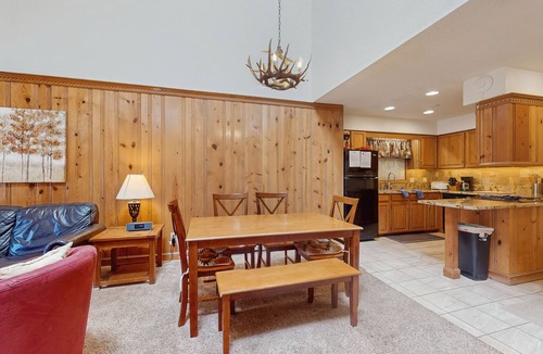 Angel Fire Condo | Charming condo sweeping views, near sledding & skiing