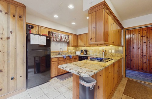 Angel Fire Condo | Charming condo sweeping views, near sledding & skiing
