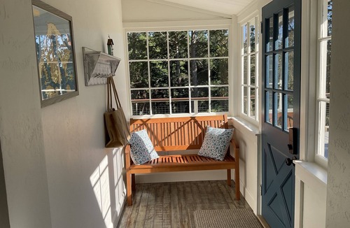 Eastsound Cottage | Charming Cottage hidden in town!