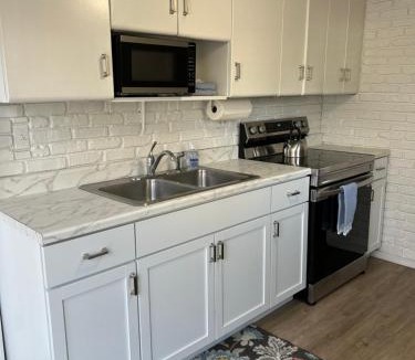 Longmeadow House | Charming Cottage with fenced yard in convenient location