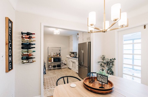 Como House | Charming, cozy urban cottage by Como & MN State Fair with Renovated rustic den