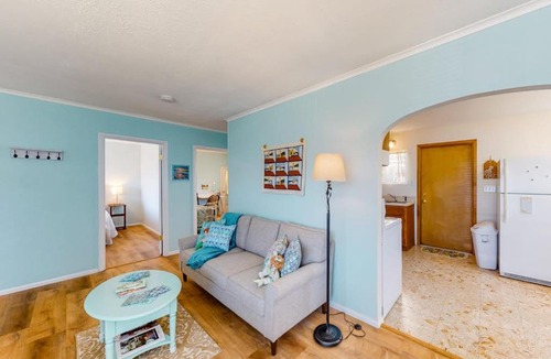 Waldport House | Charming dog-friendly house with Wifi & W&D - near the river
