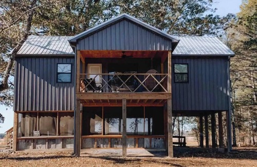 Gregory Cabin | Charming double suite cabin on the Red River near Searcy, AR