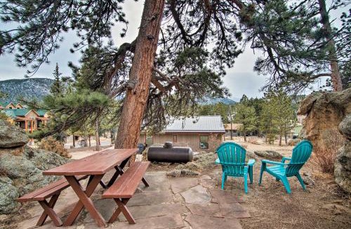 Estes Park House | Charming Estes Park Cabin w/2 Private Patios!