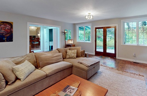 South Colby House | Charming forest cottage with gorgeous garden, fireplace & prime location