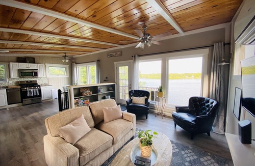 North Hero Cottage | Charming Lakefront Cottage with Bird's Eye Views