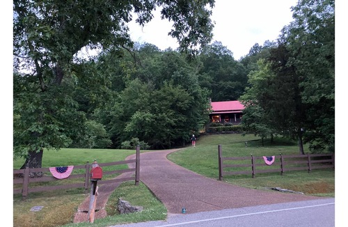Franklin Cabin | Charming log home with acres of hiking trails