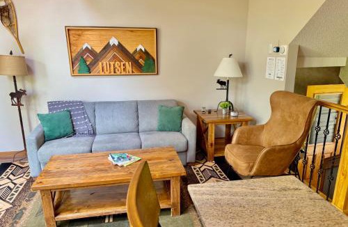 Lutsen House | Charming Lutsen Mountain Townhome with Pool Access