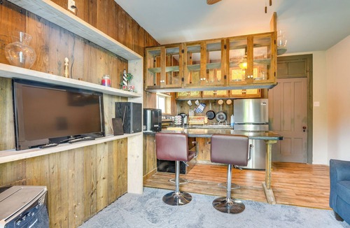 Rouses Point Apartment | Charming New York Retreat w/Lake Champlain Views!