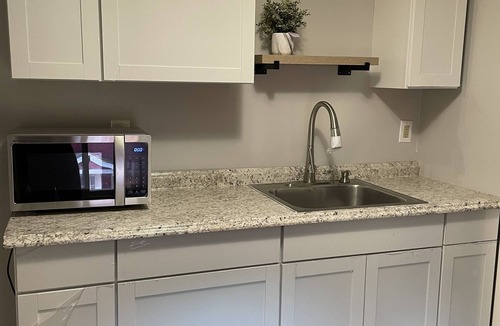 St. Albans Apartment | Charming Newly Renovated 1 Bedroom