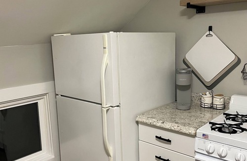 St. Albans Apartment | Charming Newly Renovated 1 Bedroom