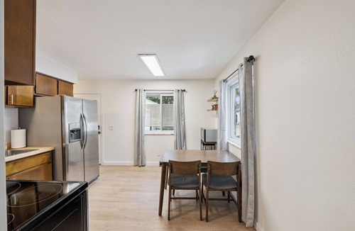 Sylvania House | Charming Newly Updated Sylvaina Family Retreat