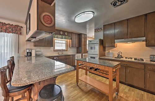 Wisconsin Dells House | Charming Oakhill House - 2 Mi to Dtwn Dells