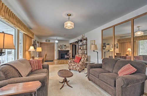 Wisconsin Dells House | Charming Oakhill House - 2 Mi to Dtwn Dells