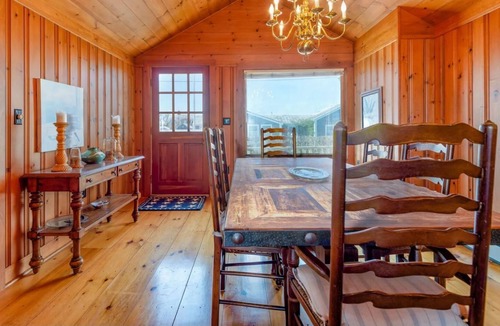 Siasconset House | Charming Oceanfront Cottage - 8 Minute Walk to Sankaty Head Lighthouse
