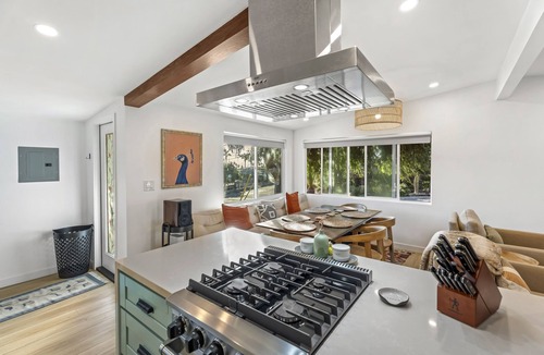 East Side Capistrano House | Charming Oceanside Escape! A hop away from beaches and restaurants