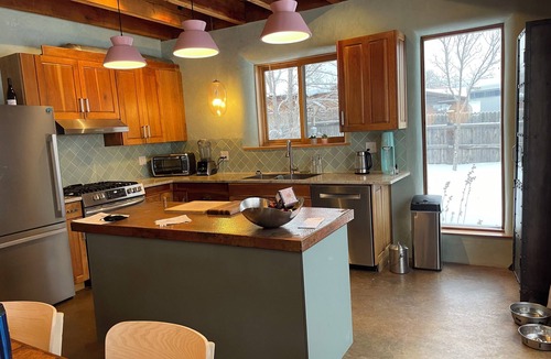 Arroyo Seco House | Charming passive solar 3-bedroom house in Arroyo Seco with WiFi, fitness equipm.