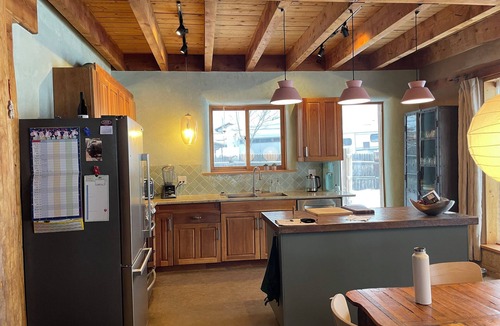 Arroyo Seco House | Charming passive solar 3-bedroom house in Arroyo Seco with WiFi, fitness equipm.
