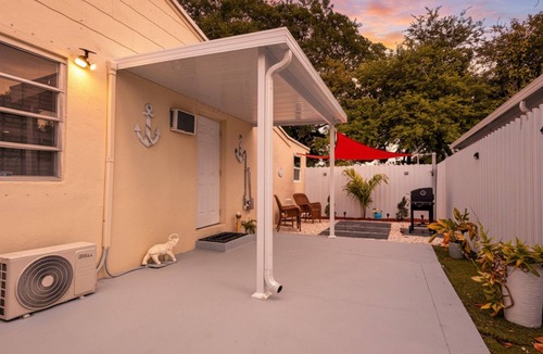 Opa-Locka House | Charming Private Studio - BBQ & Parking Included