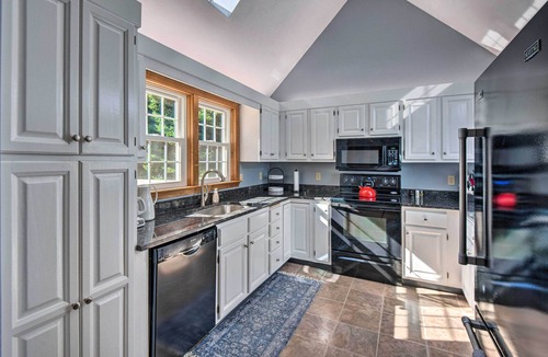 Saco House | Charming Saco Home w/Deck, 5 Mi to Beach!