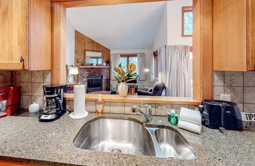Ludlow Condo | Charming ski-in/ski-out condo with fireplace, washer/dryer, tennis