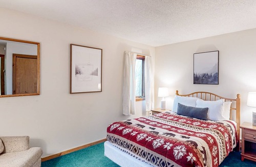 Ludlow Condo | Charming ski-in/ski-out condo with fireplace, washer/dryer, tennis