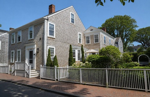 Nantucket Town House | Charming Studio Unit - King and Twin Beds - Private Bath