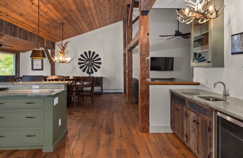 Warren Condo | Charming Sugarbush Farmhouse Condo with Hot Tub Oasis