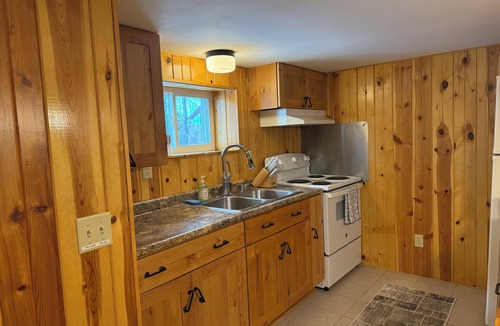 Lindstrom Cabin | Charming Underhill 2-bedroom cabin in lovely Center City with lake access.
