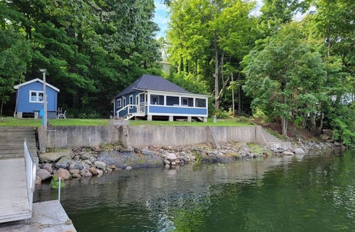 St. Albans Cottage | Charming water-front cottage & guest house comfortably sleeps 8 with WiFi, AC
