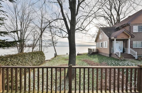 Saint-Placide Cottage | Charming Waterfront Laurentian Cottage