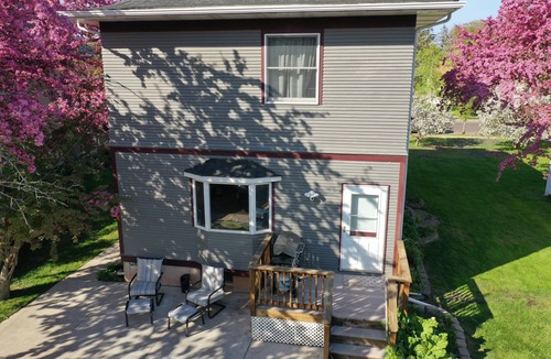 East End House | Cheerful 4 Bedroom home close to the waters edge.
