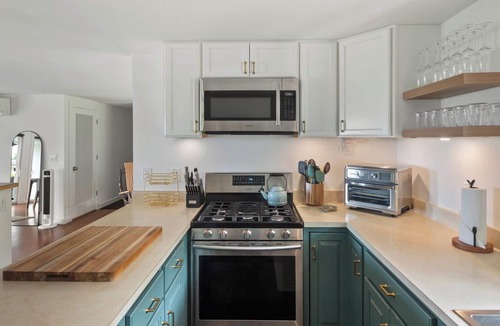 Malletts Bay House | Chic Mid-Century Modern Retreat: Steps from Beach & Bike Path