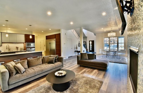 Wayzata House | Chic Modern House on the Very Desirable Location In Downtown Wayzata