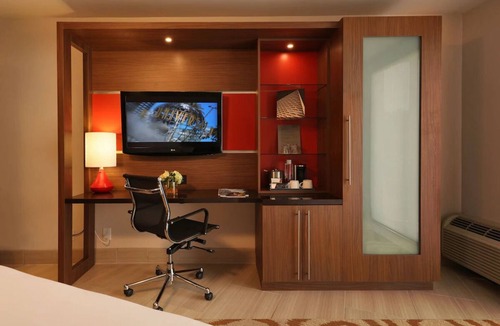 Los Angeles Hotel | Chic Room for a Relaxing Stay! Rooftop Dining, Outdoor Pool, LA Skyline Views!
