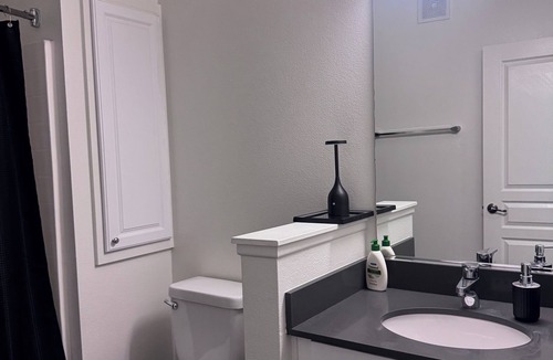 Valencia Apartment | Chic two bedroom two bath SiX FLAGS.