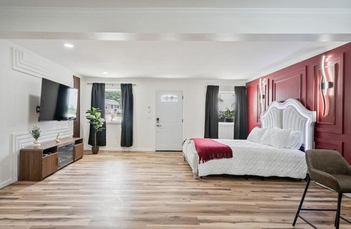 Kokomo Apartment | Clair de Lune private Studio a Romantic Retreat