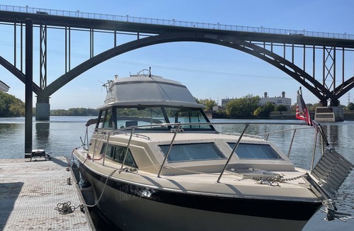 Inver Grove Heights Boat Rental | Classic boat