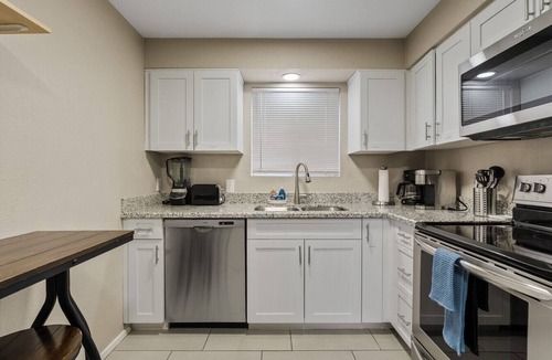 Mesa Condo | Clean 2BR condo near Downtown Mesa - free parking