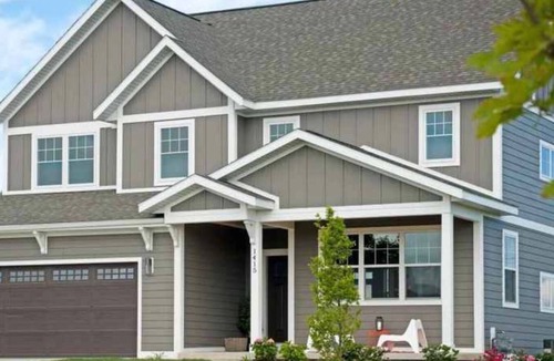 Traverse City House | Clean, Spacious 5BR 3.5 bath home conveniently located in charming Traverse City